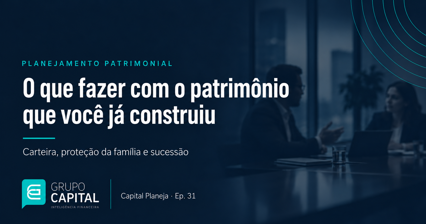 Empresário revisando a organização do patrimônio pessoal e familiar em uma mesa de reunião